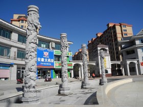 石龙柱图片_石雕龙柱样式大全及造型特点