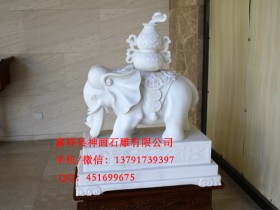 宝石柱与佛教雕刻作品制作