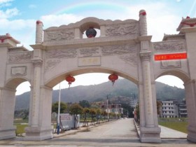 现代门楼和仿古式石牌坊的图片样式和寓意区别