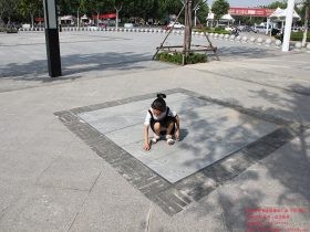 公园园林青石板石材地面铺装风格简介