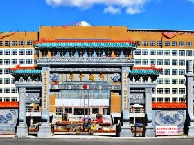 农村石牌坊吉祥文化和学府石牌楼的色彩象征