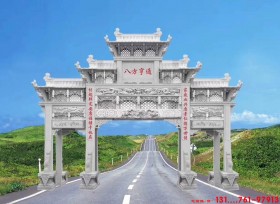 广东农村石牌坊村牌门头的斗拱和雕刻特色