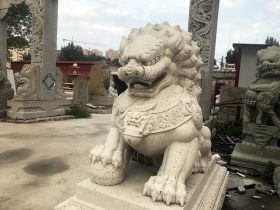 威武守门石狮子中的太狮少狮摆放寓意
