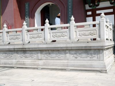 广州寺庙须弥座石栏杆陛石等装饰图片风格